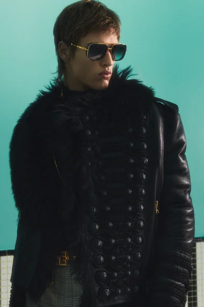 Look 16